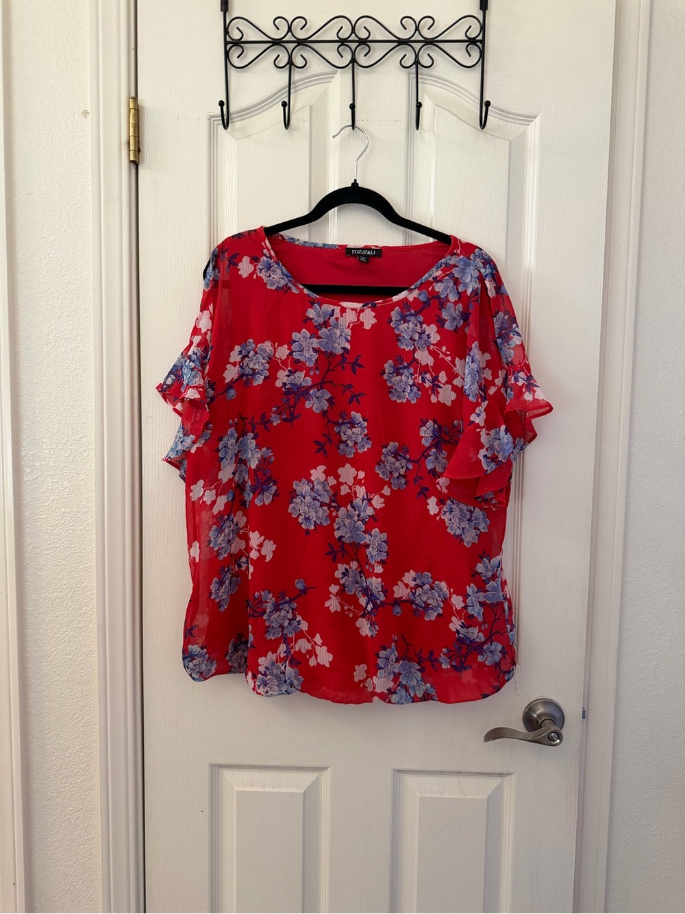 Roz & Ali Red Floral Ruffle Sleeve Blouse